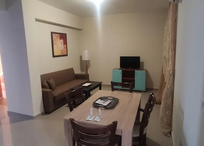 Diamond Deluxe Pool&bar ماستيخاري