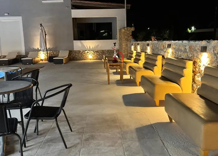 Diamond Deluxe Pool&bar *