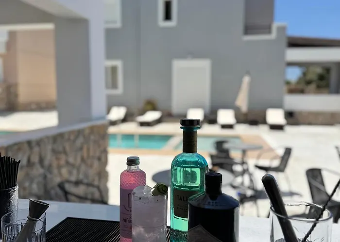 Diamond Deluxe Pool&bar ماستيخاري