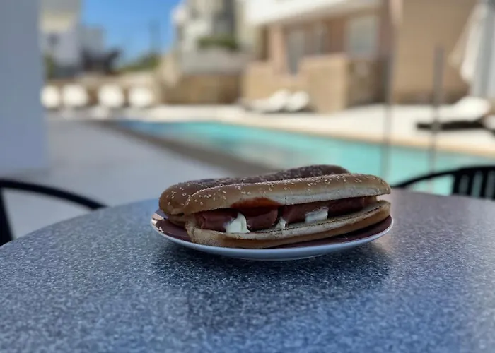 Diamond Deluxe Pool&bar